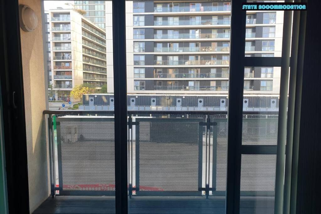 80S Retro 1Bed Studio Serviced Apartment Canary Wharf Perfect For Solo & Couple Travellers London Ngoại thất bức ảnh