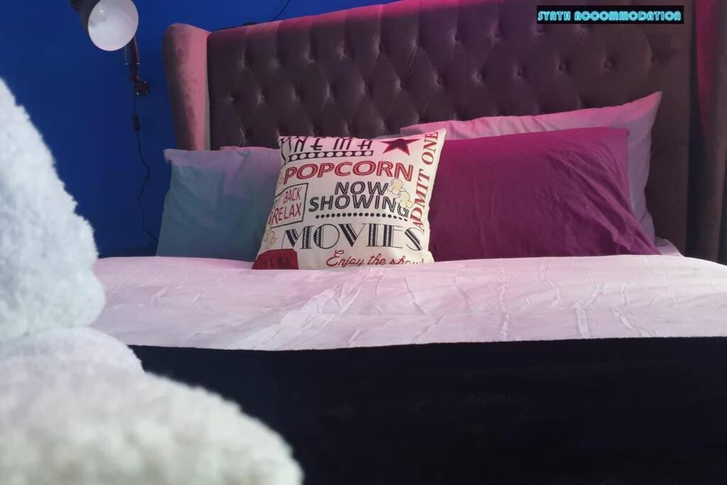 80S Retro 1Bed Studio Serviced Apartment Canary Wharf Perfect For Solo & Couple Travellers London Ngoại thất bức ảnh