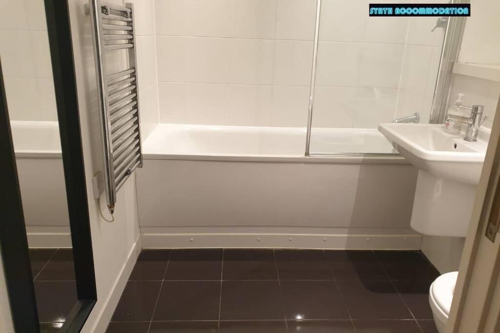 80S Retro 1Bed Studio Serviced Apartment Canary Wharf Perfect For Solo & Couple Travellers London Ngoại thất bức ảnh
